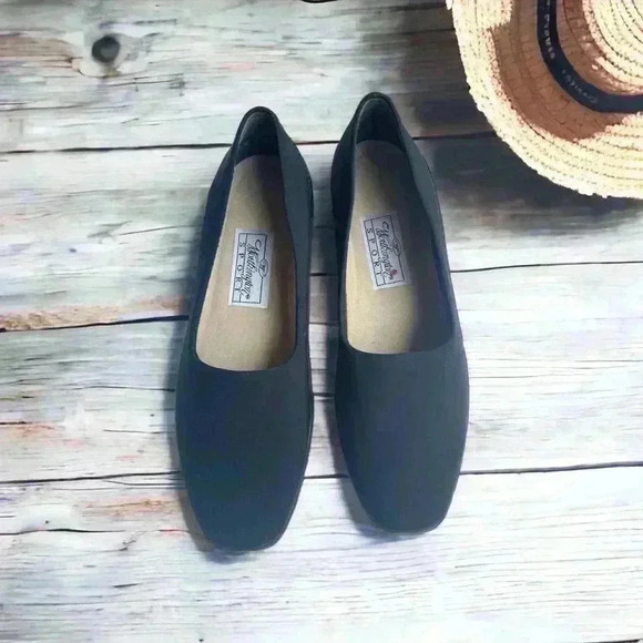 Worthington Sport Women’s size 7 Black Cloth Slip-On flats.  Great Condition - Picture 8 of 9